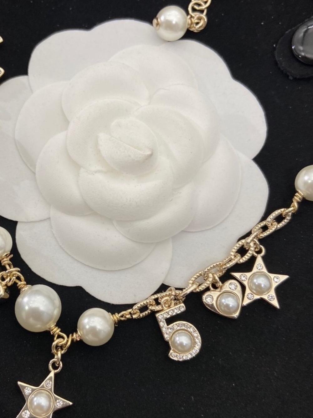 New complementary gift VIP/GWP CC Necklace - Picture 4 of 5